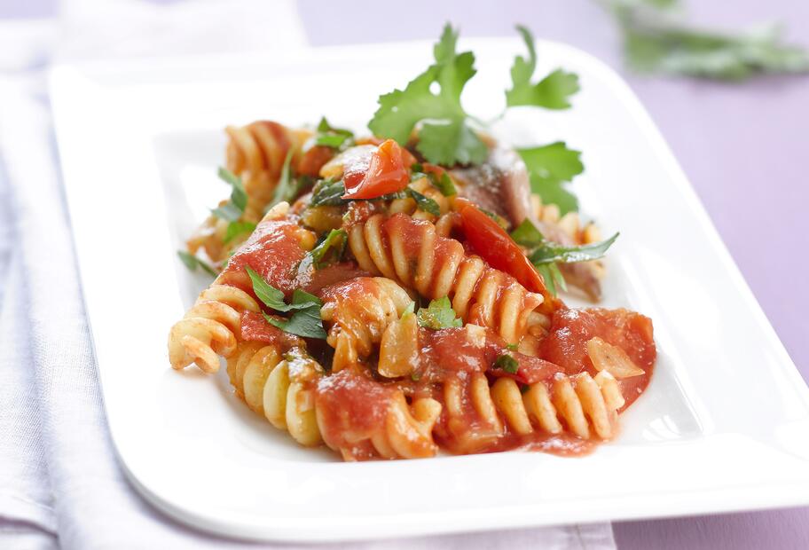 Nudeln mit Tomatensoße