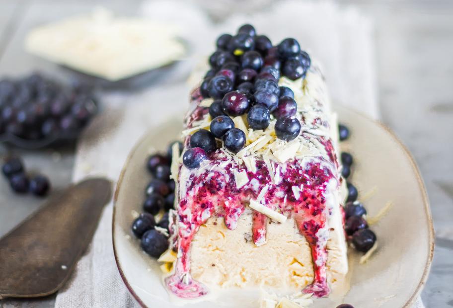 Parfait aus weißer Schokolade