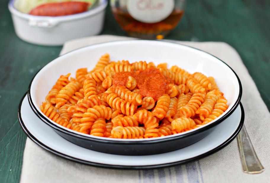 Pasta mit Tomatensoße und Chorizo