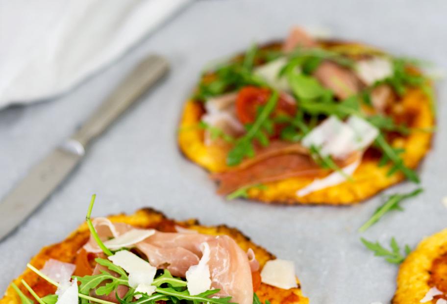 Low-Carb-Pizza mit Parmaschinken