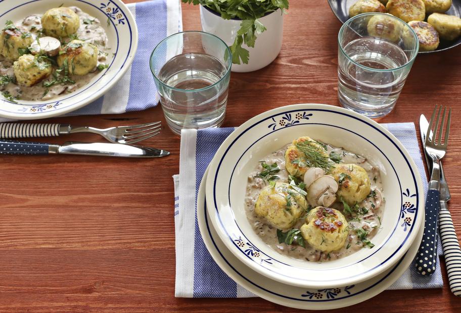 Polentaknödel mit Pilzrahmsoße