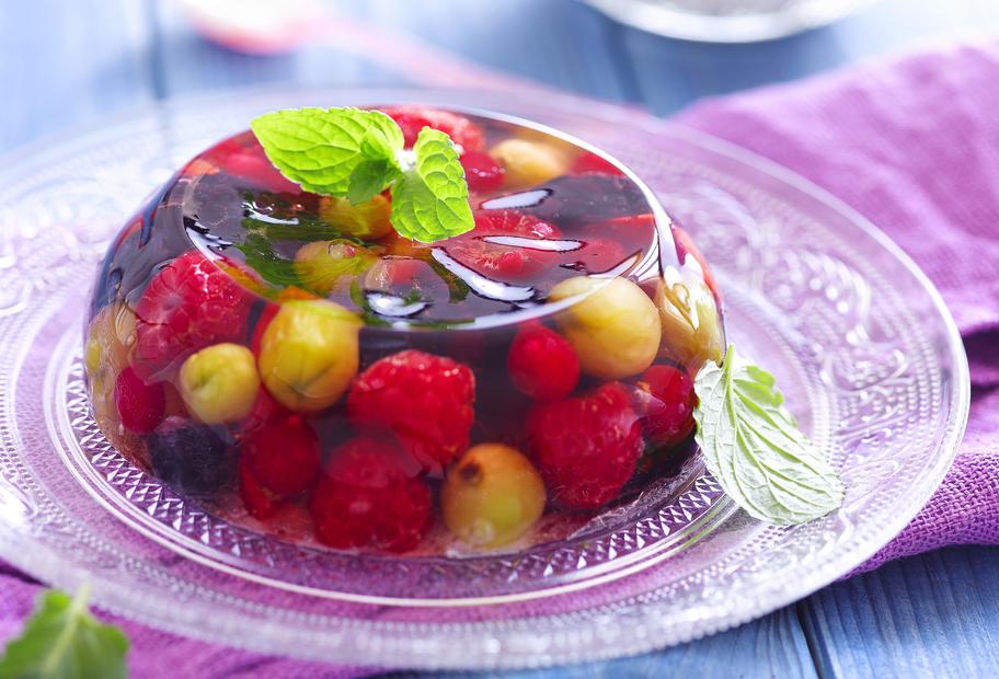 Prosecco-Beeren-Gelee mit Minze-Creme