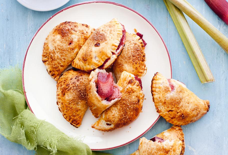 Rhabarber-Marzipan-Blätterteigteilchen