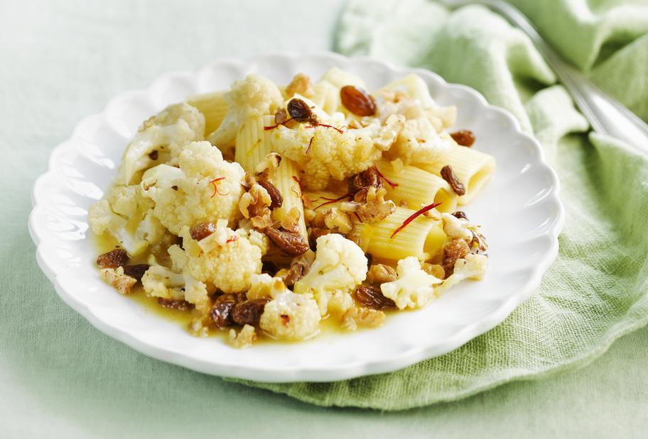 Rigatoni mit Blumenkohl und Walnüssen