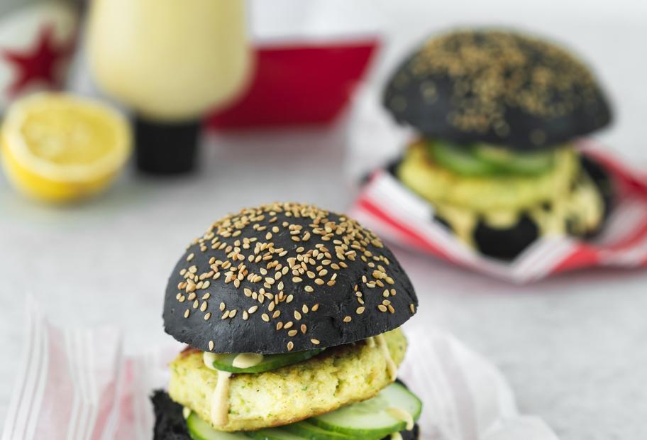 Schwarze Buns Mit Sesam Fischfrikadellen Und Aioli Fur Den Thermomix
