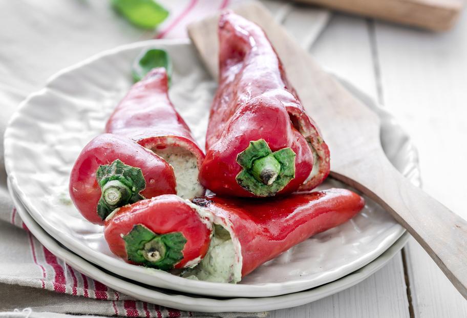 Spitzpaprika mit Ricotta-Kräuter-Füllung