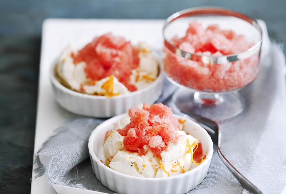 Tomatengranita mit mariniertem Mozzarella