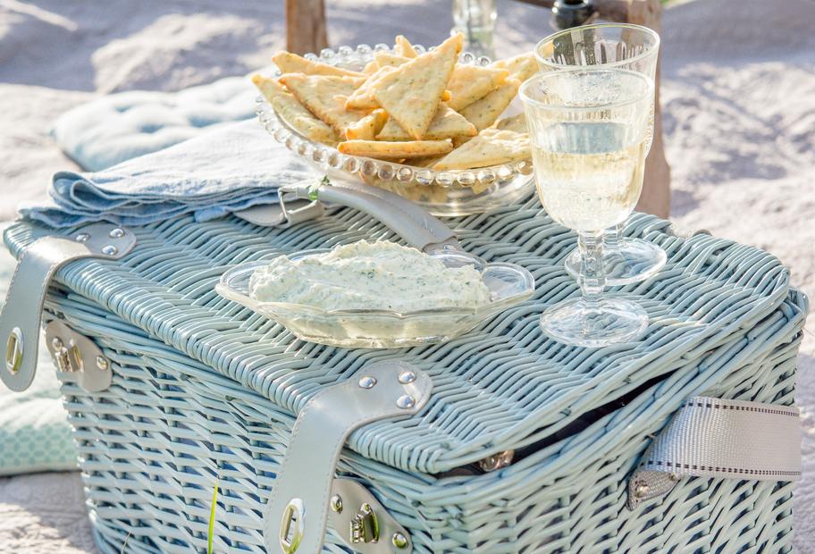 Veggie-Cracker mit Sommerdip