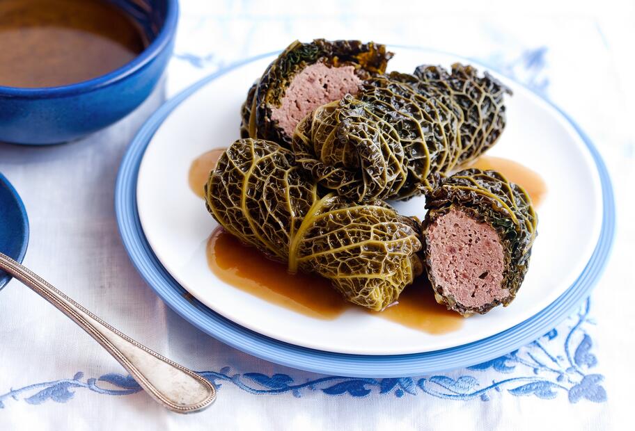 Wirsingrouladen mit mit Kalbshack