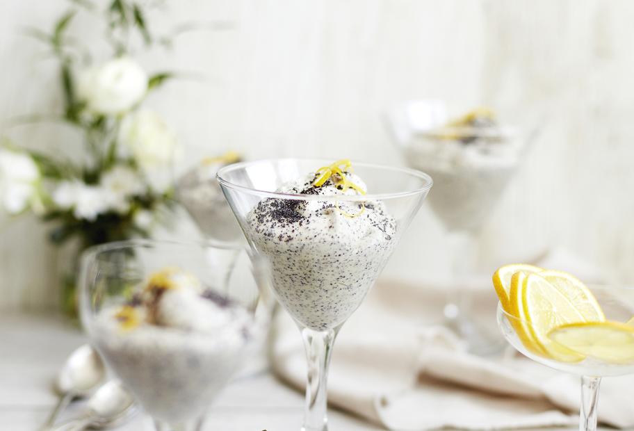 Zitronen-Vanille-Mousse mit Mohn