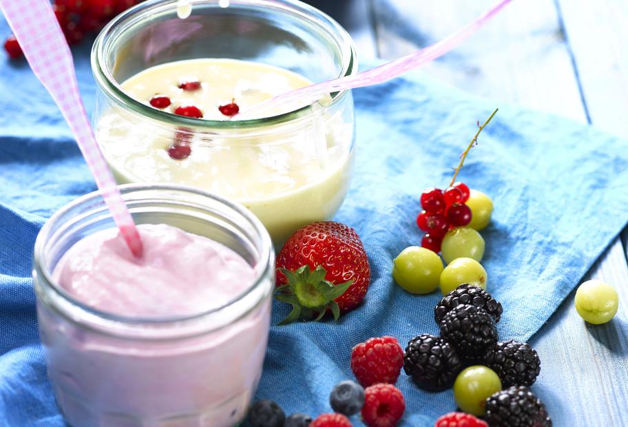 Zitronencreme mit Johannisbeeren