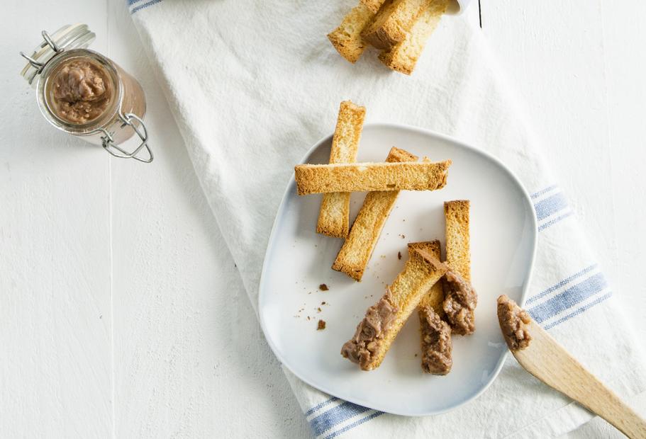 Zwiebacksticks mit Schokoriegel-Creme