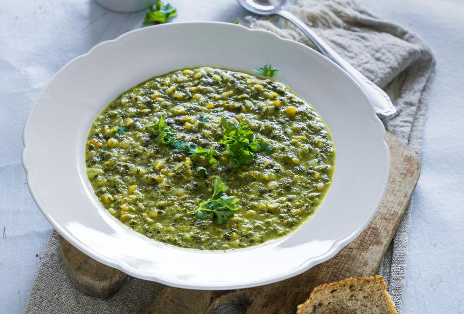 Vegetarischer Grünkohl-Linseneintopf mit Schmand