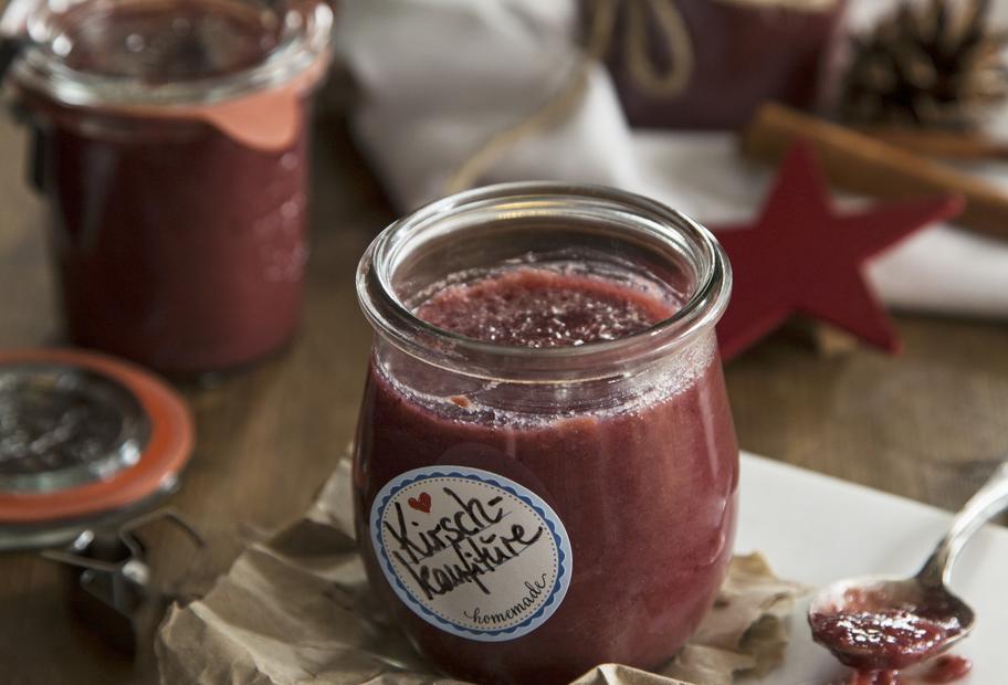 Kirschkonfitüre mit Marzipan