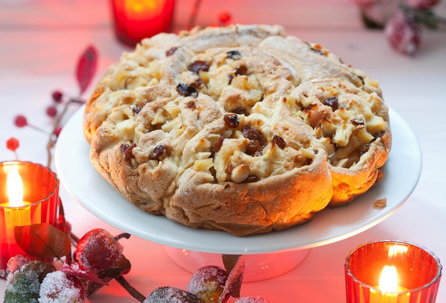 Saftiger Apfel-Schneckenkuchen mit Zimt und Rosinen