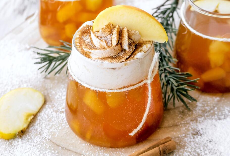 Apfelpunsch mit Zimtsahne