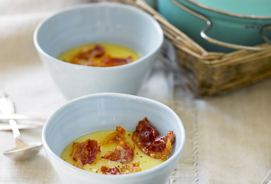 Kartoffelsuppe mit gebratenem Frühstücksspeck
