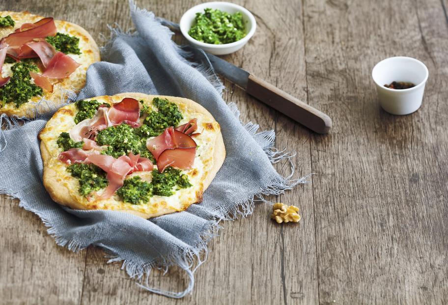 Kleine Vollkornfladen mit Grünkohlpesto