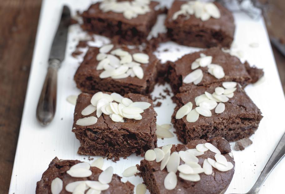 Mandel-Schokokuchen mit Datteln