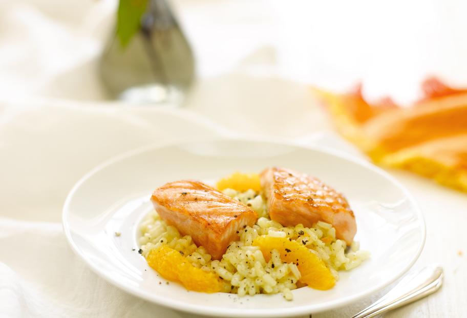 Orangenrisotto mit Lachsfilet