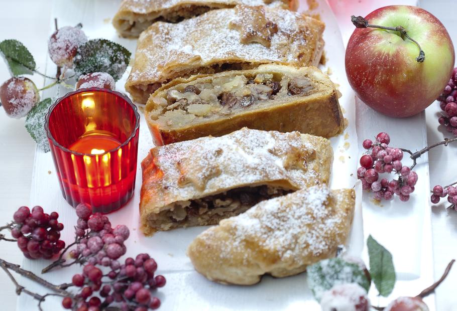 Schneller Apfelstrudel mit Rosinen
