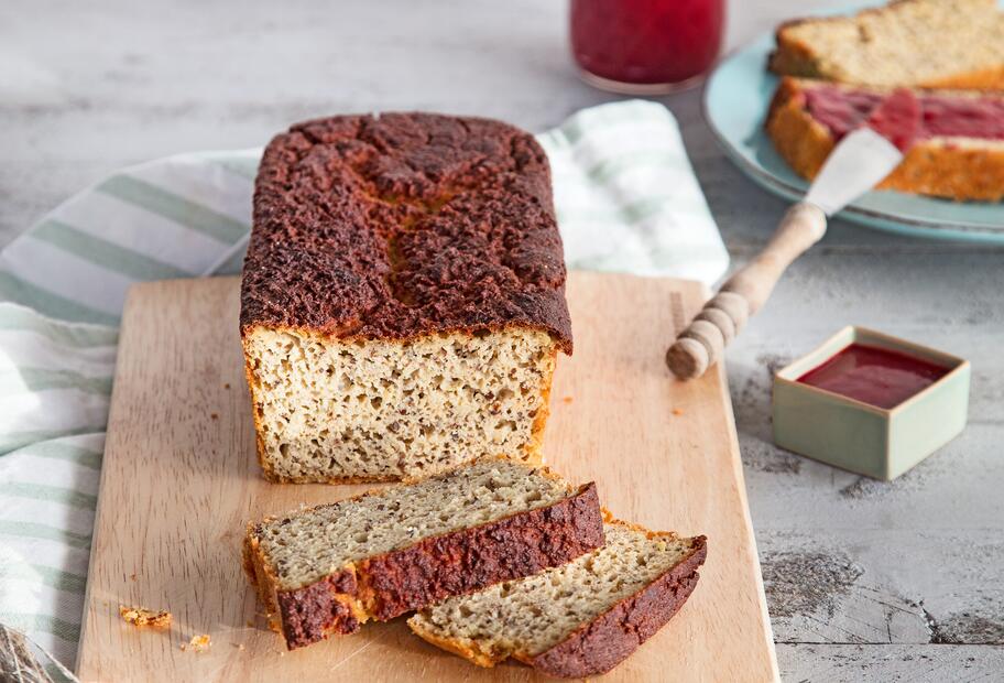 Süßes Eiweißbrot mit Mandeln