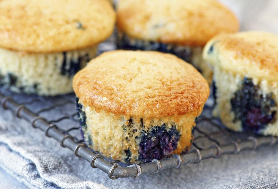 Softe Blaubeermuffins aus einfachem Rührteig