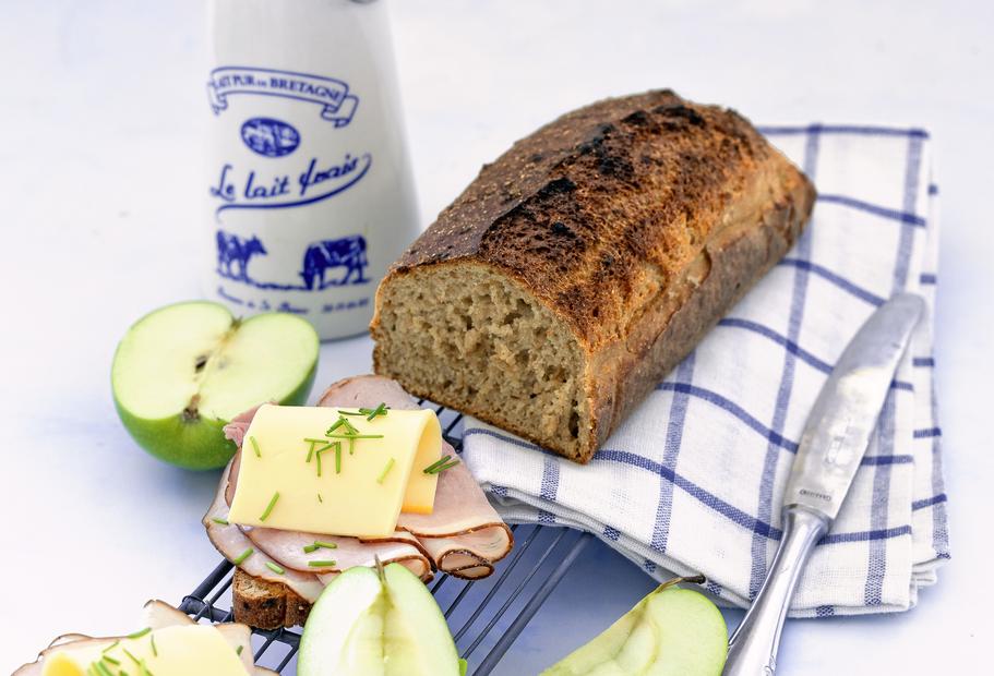 Supereinfaches Apfel-Vollkornbrot