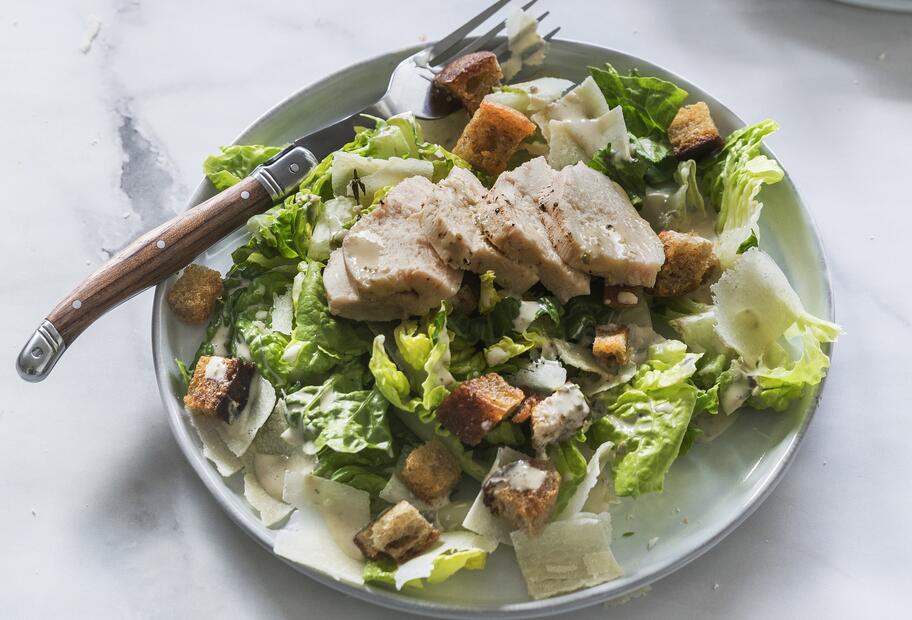 Caesar Salad mit Hähnchenbrustfilet