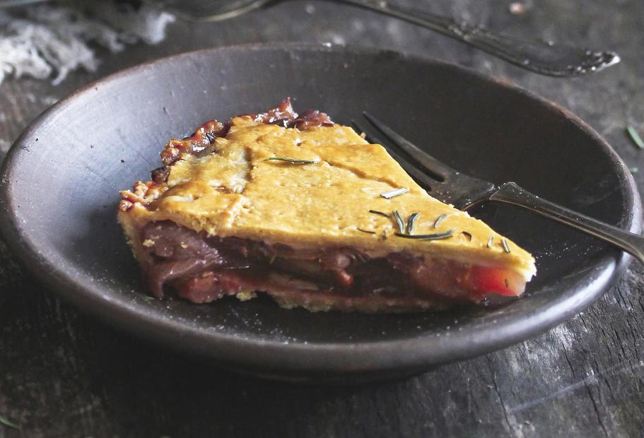 Gedeckter Schalottenkuchen