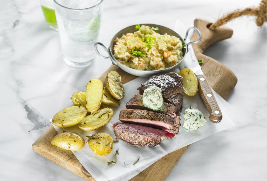 Hüftsteaks mit Rosmarin-Kartoffeln und Coleslaw
