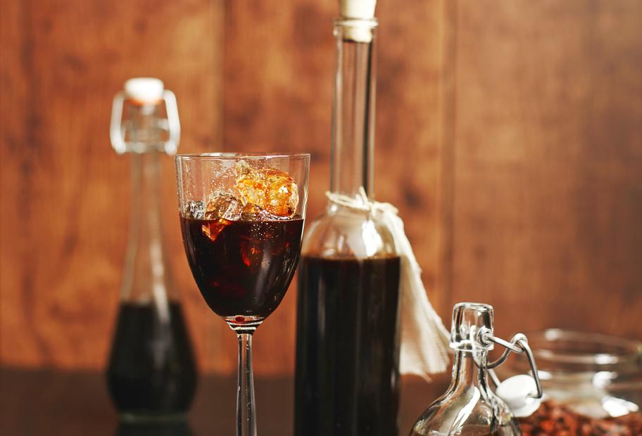 Dunkler Kaffeelikör