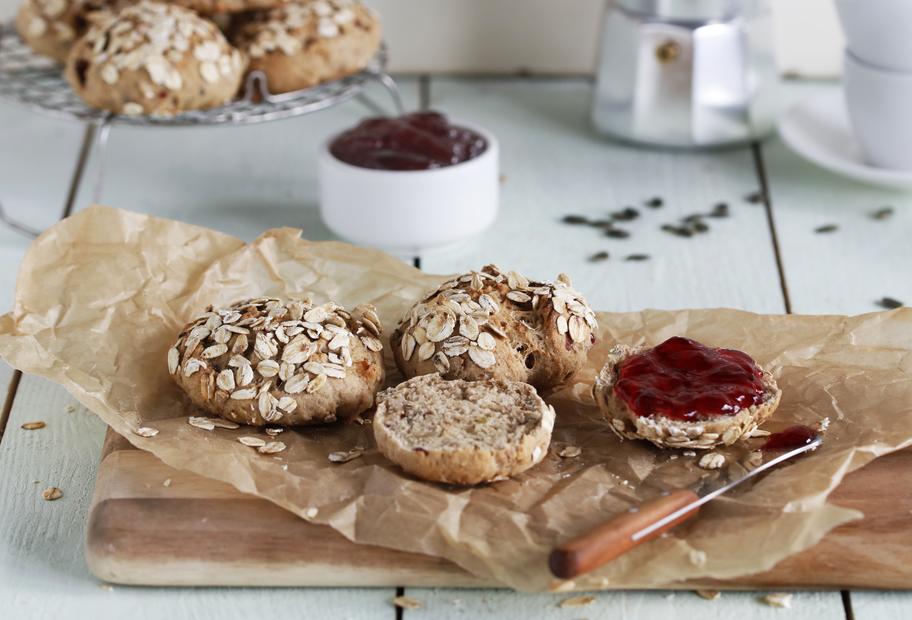 Müslibrötchen mit Joghurt
