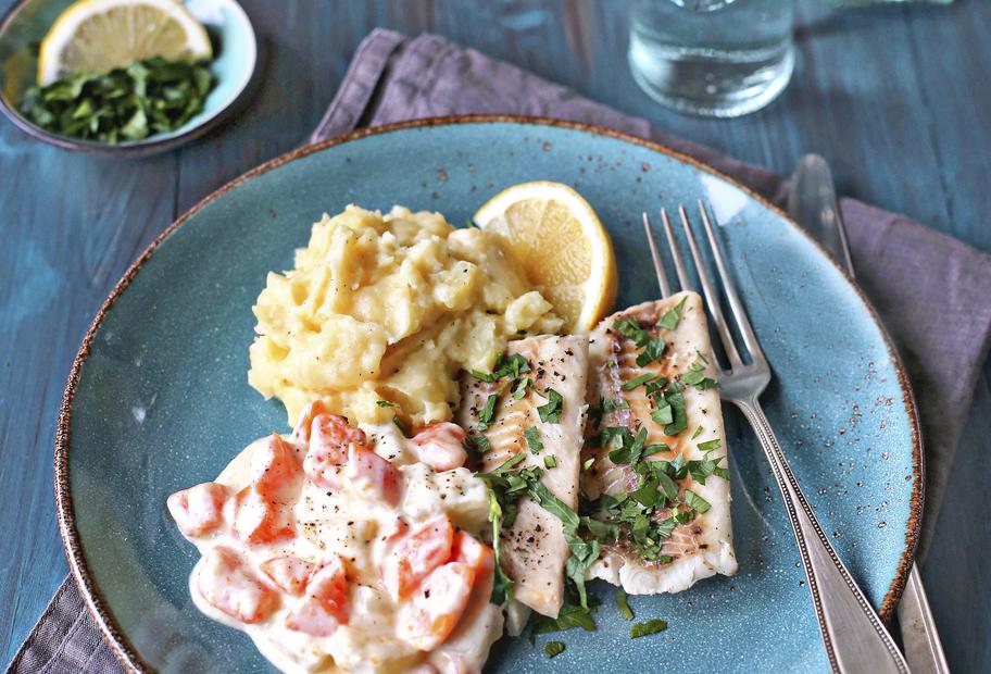 Seelachs mit Gemüse und Kartoffelstampf