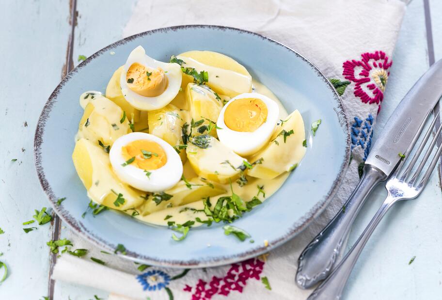 Senfeier mit Kartoffeln