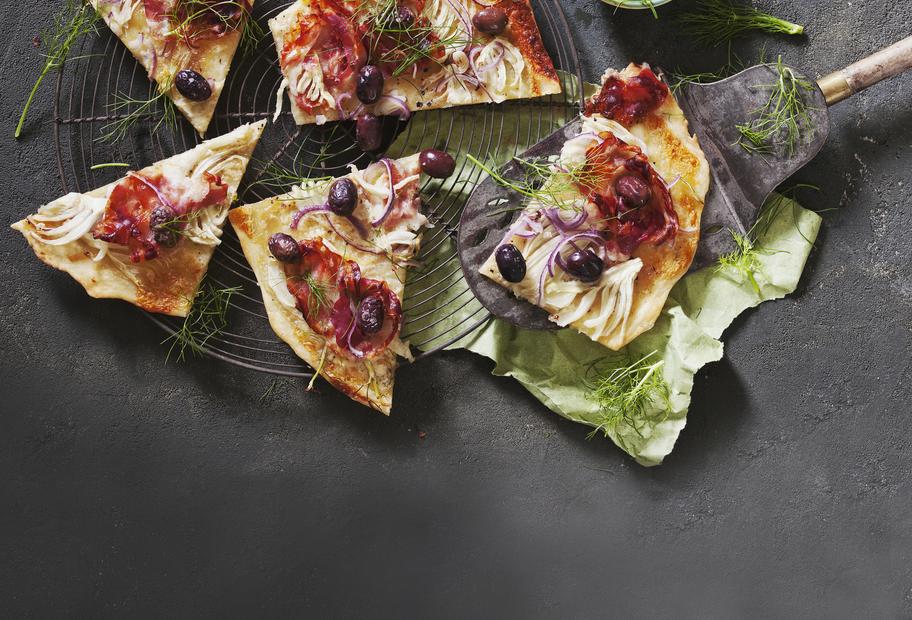 Flammkuchen mit Fenchel und Pancetta