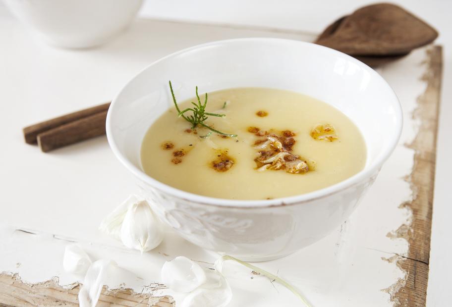 Knoblauchsuppe mit Kartoffeln