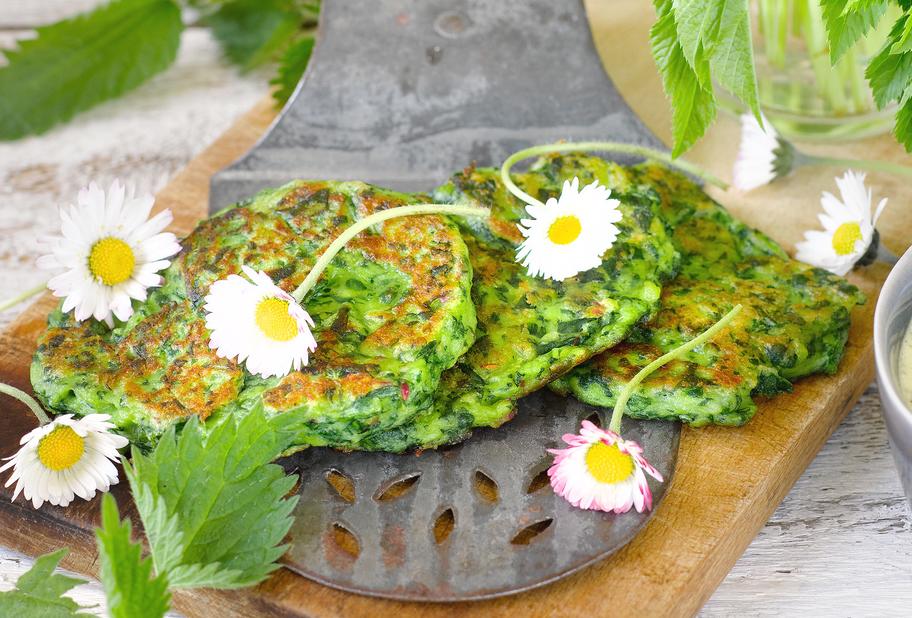 Spinatpuffer mit Wildkräutersoße