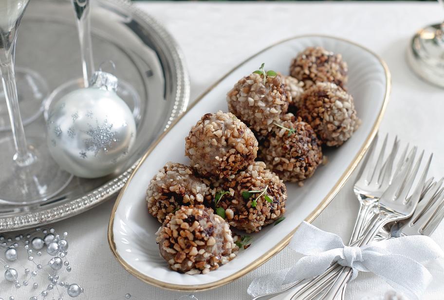 Feine Hackbällchen mit Haselnusskruste