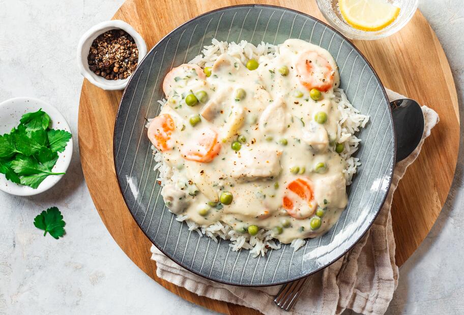 Sahniges Hühnerfrikassee mit Reis