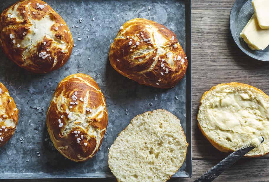 Fluffige Laugenbrötchen wie von der Bäckerei
