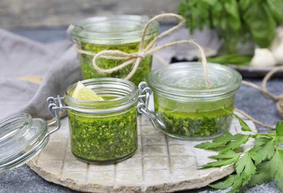 Kräuterpesto auf Vorrat