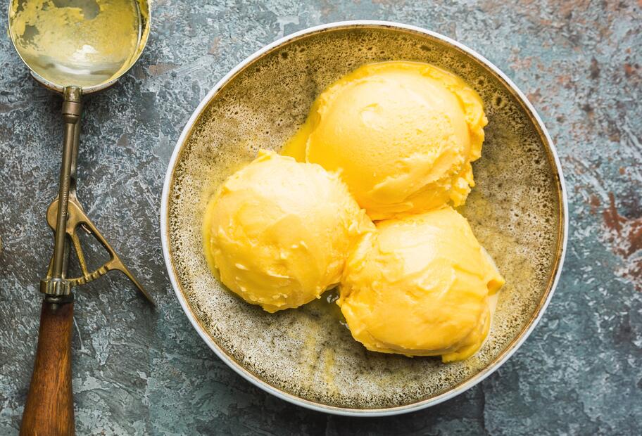 Blitzschnelles Mango-Kokos-Eis
