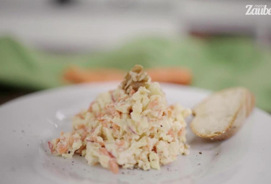 Pastinakensalat mit Möhren und Walnüssen