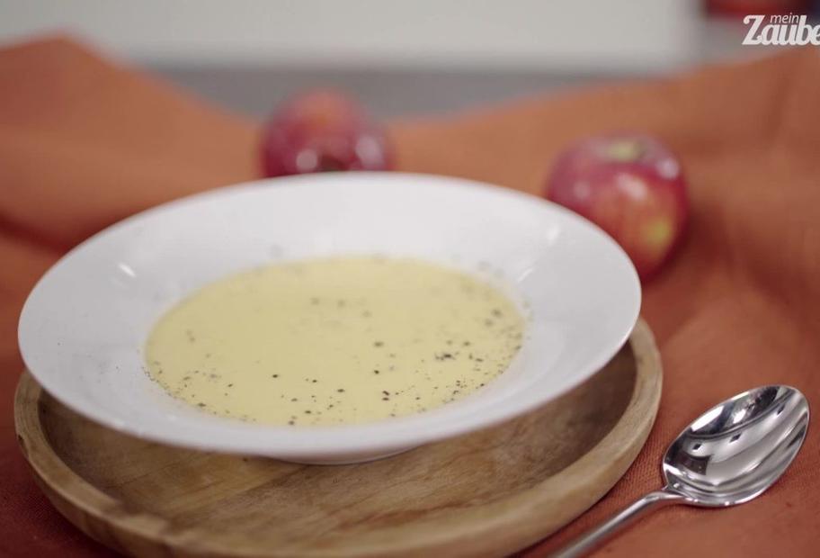 Steckrübensuppe mit Apfel