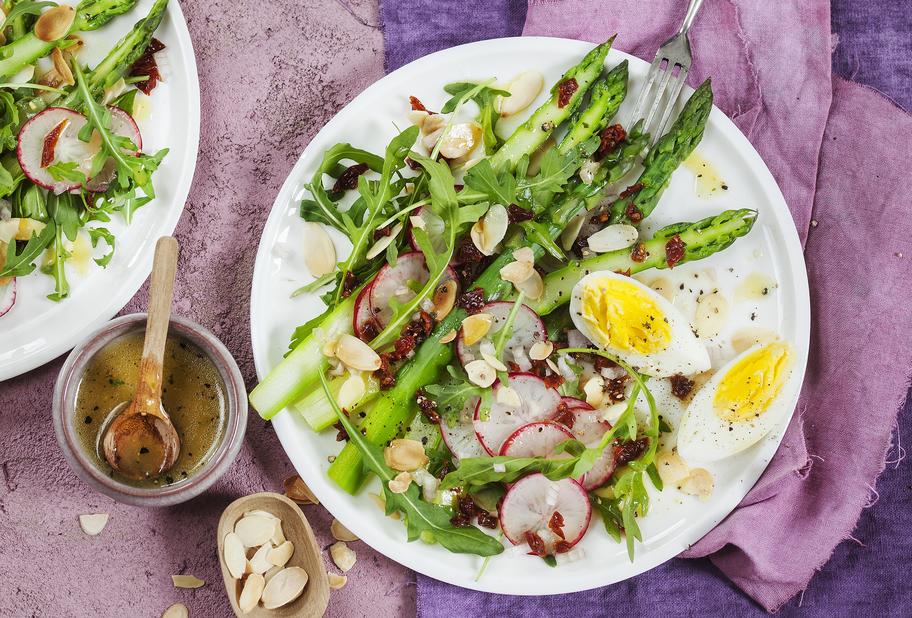 Gesunder Genuss: Spargelsalat mit Radieschen und Ei für den Thermomix®