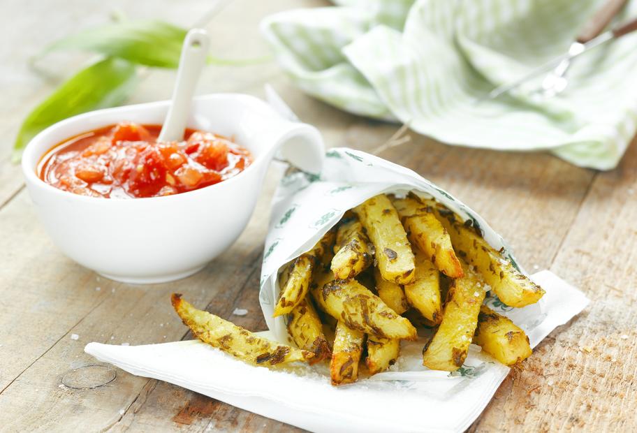 Kartoffel-Bärlauch-Stifte mit Johannisbeerketchup