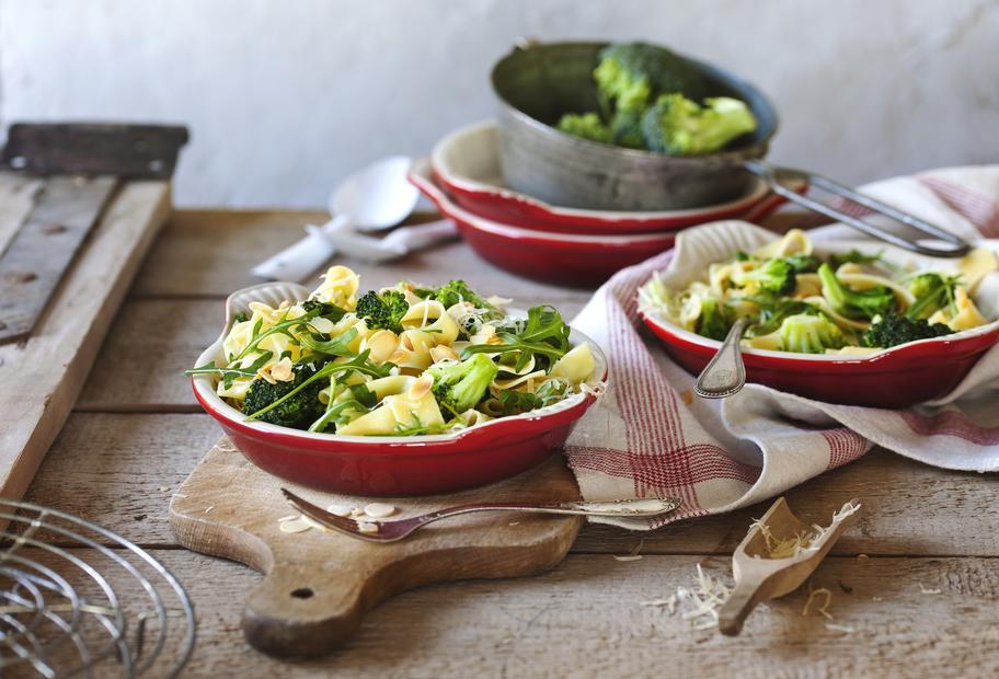 Nudeln mit Brokkoli und Rucola