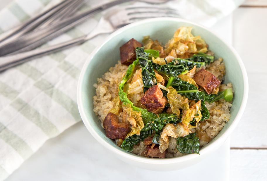 Wirsinggemüse mit Räuchertofu und Quinoa
