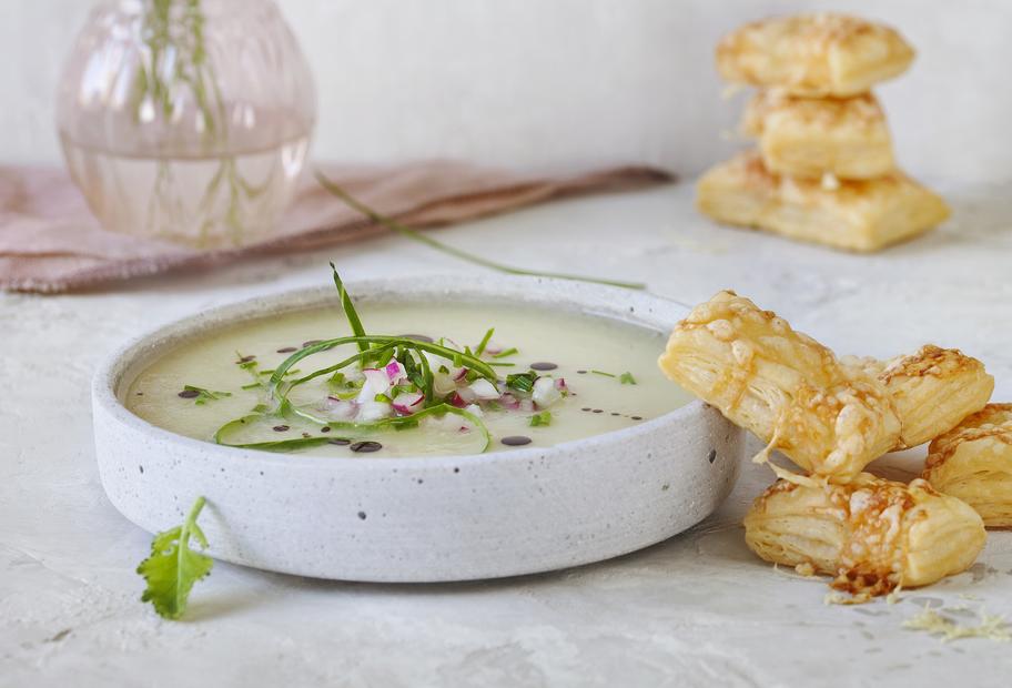 Kohlrabi-Cremesuppe mit Radieschen-Topping mit dem Thermomix®